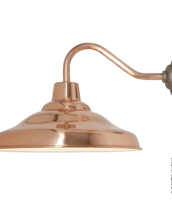 Nástěnná lampa School Light od Original BTC. Dostupné verze: hliník, měď nebo lak v několika barvách.