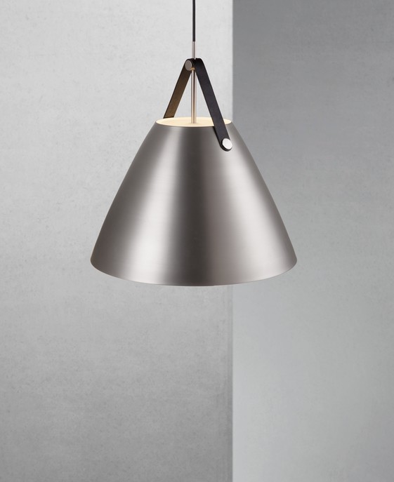 Severské, elegantní kovové závěsné svítidlo Nordlux Strap s vyměnitelnými koženými řemínky