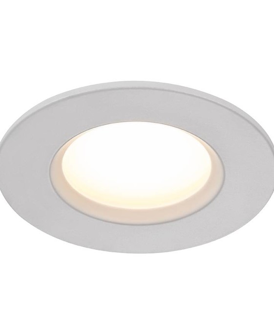 Sada vestavných svítidel Dorado od Nordlux vyzařuje teple bílé světlo, takže je vhodná například do pokoje, kde potřebujete příjemné osvětlení.