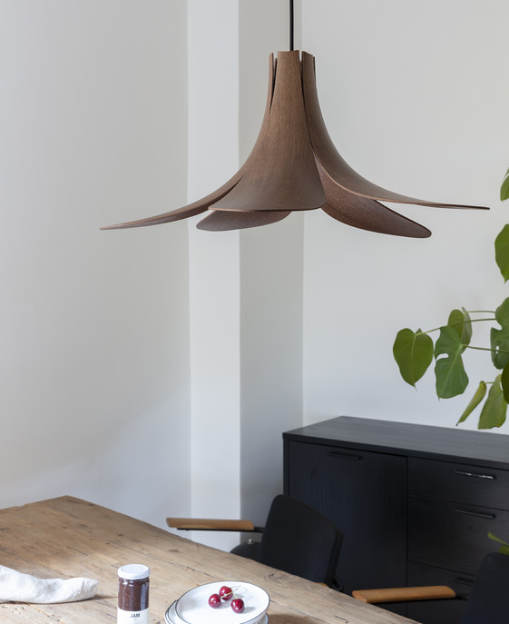 designové stínítko použitelné jak závěsná lampa, tak lampa stojací, originální dřevěný design