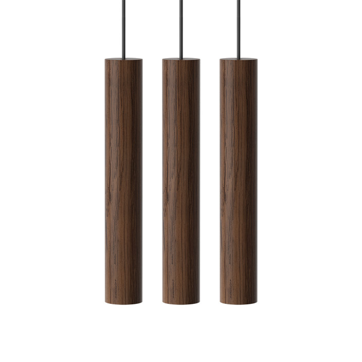 Závěsná lampa UMAGE Chimes Cluster. Kombinace světlého nebo tmavého dřeva, černé s černým textilním kabelem (tmavý dub)