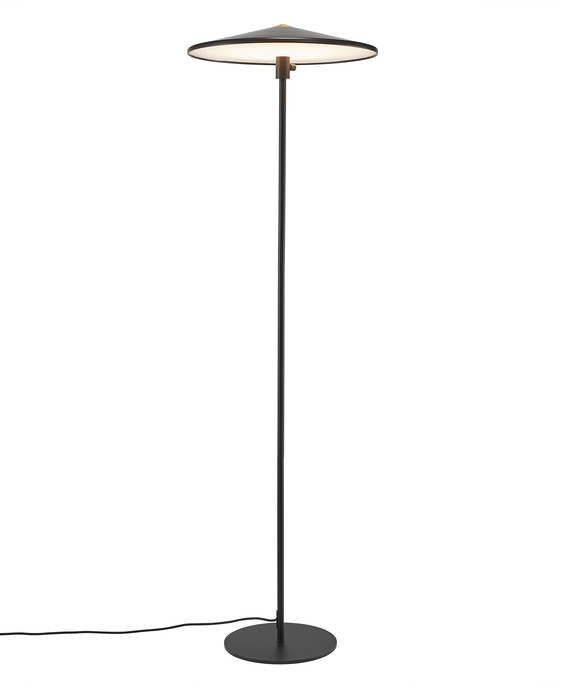 minimalistické, jednoduché a funkční stojací svítidlo Balance se zabudovaným stmívačem