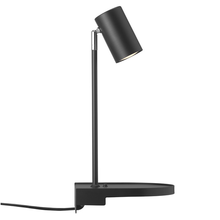 Nástěnná lampička Nordlux Cody s poličkou, na kterou si můžete odkládat drobnosti, nebo i telefon, který si zároveň snadno dobijete díky USB vstupu. Dostupná ve třech barvách - zelené, černé a bílé (černá)