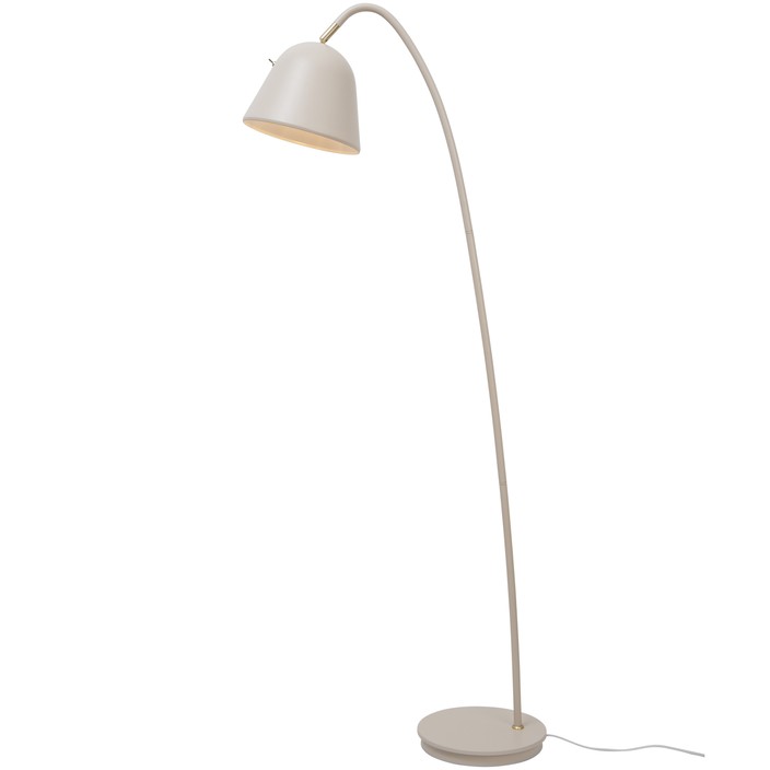 Stojací lampa ve vintage designu s mosaznými detaily, to je Nordlux Fleur. Díky nastavitelné hlavě si ji snadno namíříte Vámi požadovaným směrem.  (bílá)