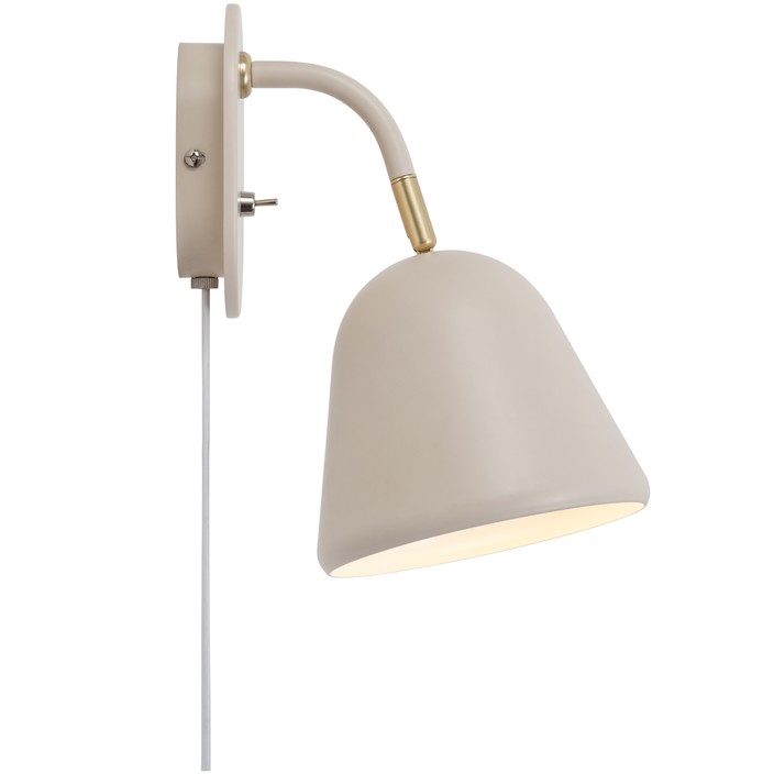 Nástěnná lampička ve vintage designu s mosaznými detaily, to je Nordlux Fleur. Díky nastavitelné hlavě si ji snadno namíříte Vámi požadovaným směrem.  (béžová)