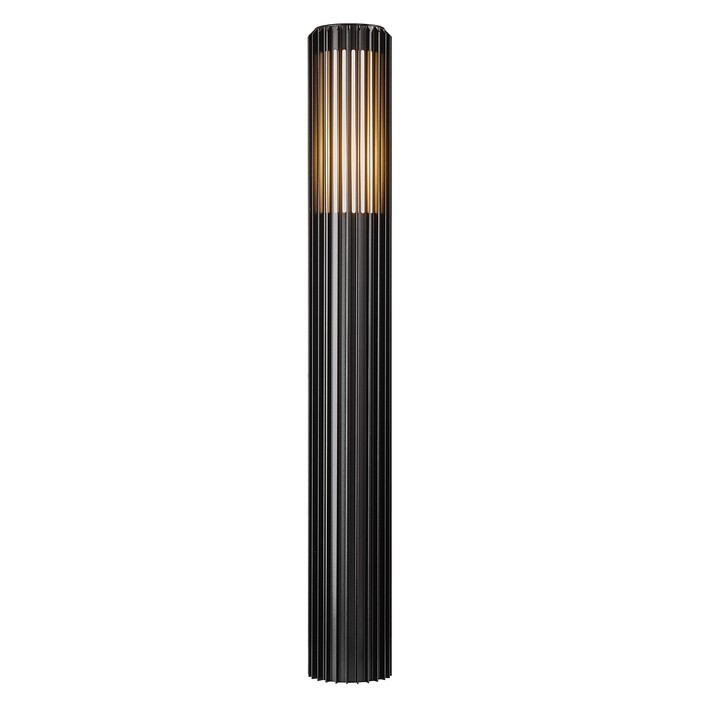 Venkovní zahradní sloupek světlo Aludra 95 od Nordluxu v moderním minimalistickém designu. Díky specifickému tvaru vytváří v okolí hru světla a stínu. Vyrobené z odolného materiálu, dostupné ve třech barevných provedeních – černá, mosaz a hliník. (černá)