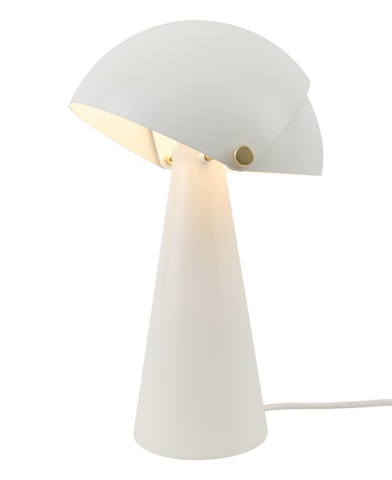 Originální stolní svítidlo Align od Nordluxu v matném sametovém provedení s detaily z broušené mosazi. Stínítko lampy je složeno z vnitřního statického a vnějšího pohyblivého, které si můžete uzpůsobit podle Vašich potřeb. Vyberte si z 8 barevných variant.