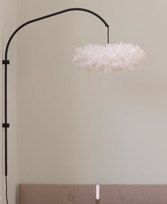 Elegantní peříčkový lustr UMAGE Eos - hebký dotek dánského designu. Ideální do ložnice, obývacích pokojů. 