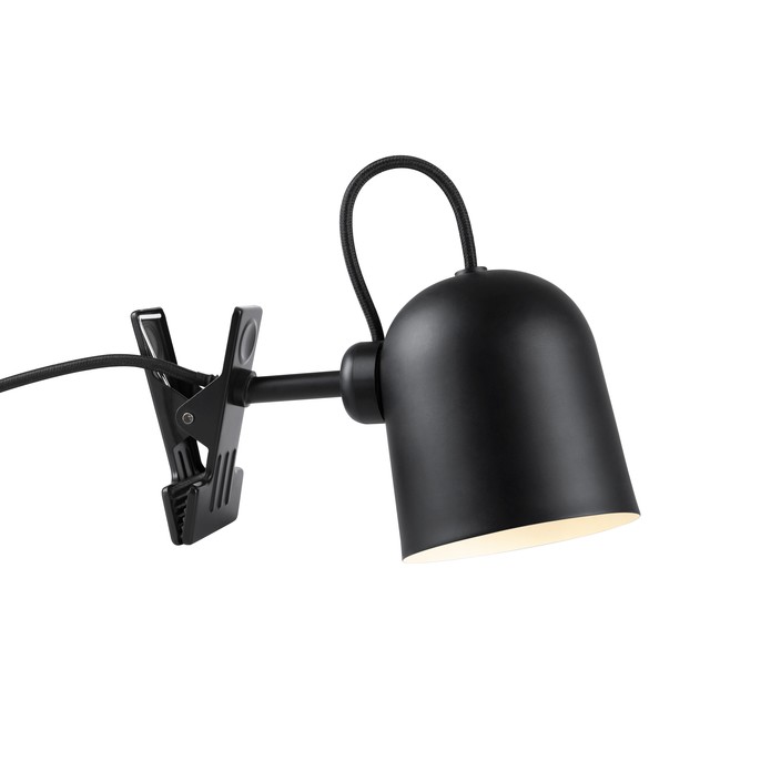 Industriální a jednoduchá lampička s klipem Angle od Nordluxu s možností nastavení stínítka požadovaným směrem pomocí magnetu - v černé, bílé, či šedé variantě.  (černá)