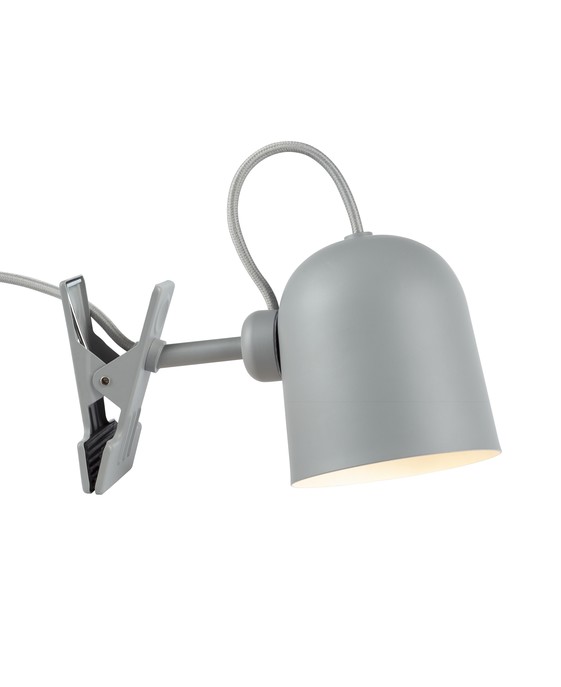 Industriální a jednoduchá lampička s klipem Angle od Nordluxu s možností nastavení stínítka požadovaným směrem pomocí magnetu - v černé, světle, či tmavě šedé variantě. 