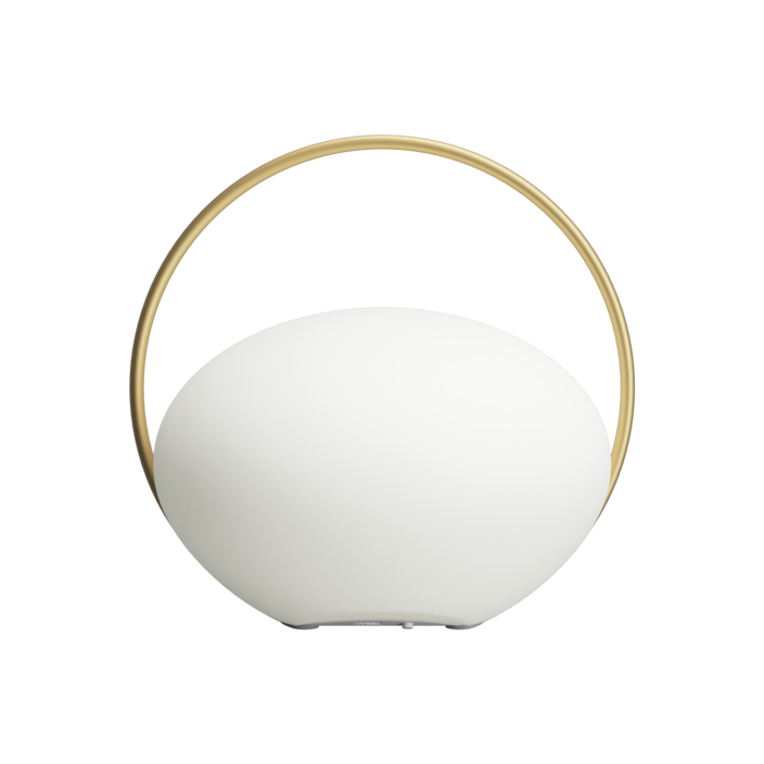 Přenosné světlo Orbit od značky Umage v bílém provedení s mosaznými detaily. Tři intenzity stmívání, vhodné do interiéru i exteriéru. (bílá, mosaz)