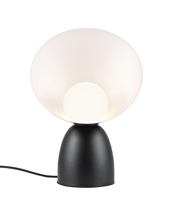 Stolní lampička Hello od Nordluxu v organickém tvaru s velkým stínítkem pro nastavení paprsku světla, dostupné ve 3 variantách.