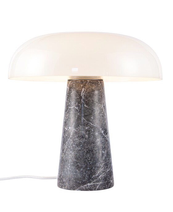 Stolní lampa Nordlux Glossy z exkluzivních materiálů jakými jsou mramor, mosaz a opálové sklo je přímo ztělesněním vkusného a nesmírně elegantního designu. 