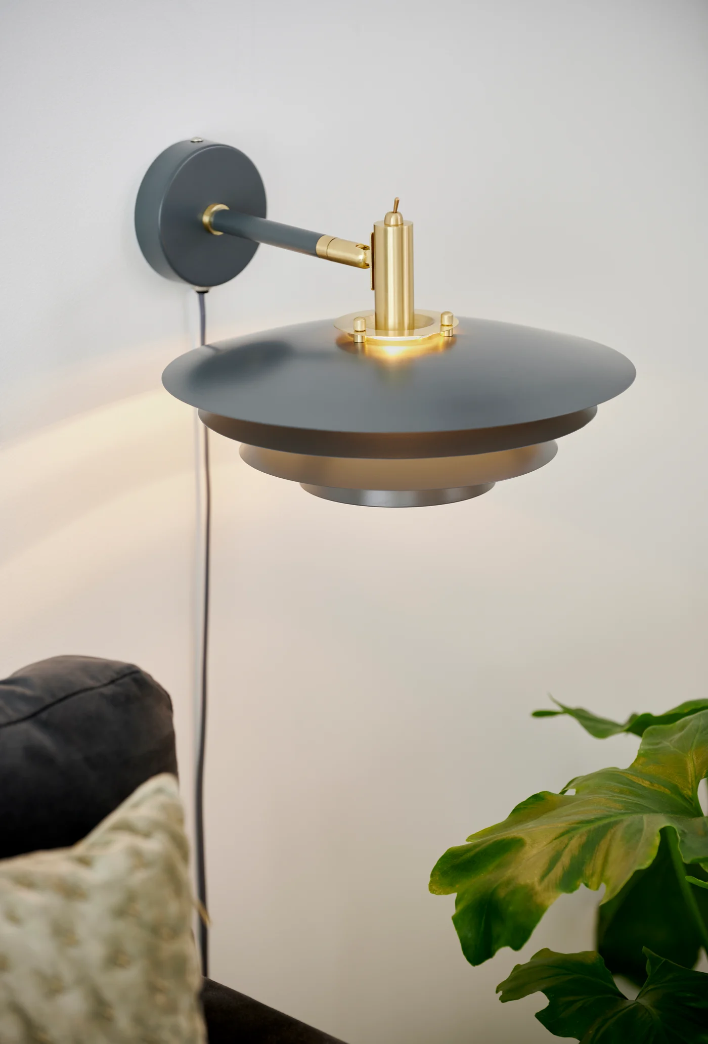 Exkluzivní nástěnná lampa z lakovaného kovu s typickými skandinávskými prvky a zajímavými průsvity Nordlux Bretagne
