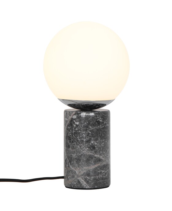 Stolní lampa z opálového skla s mramorovou minimalistickou základnou - to je Nordlux Lilly.