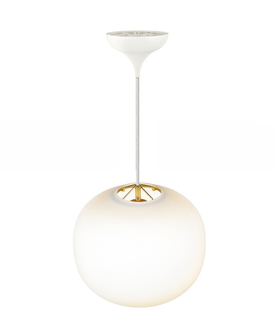 Závěsné světlo Navone 20 s kulatým organickým stínítkem, které kombinuje měkkou bílou a mosazné detaily. 