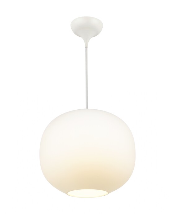 Závěsné světlo Navone 30 s kulatým organickým stínítkem, které kombinuje měkkou bílou a mosazné detaily. 