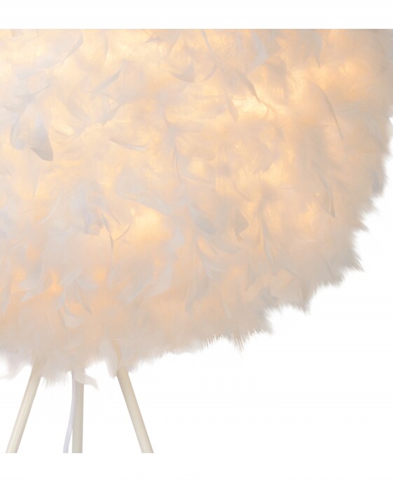 Stojací lampa Goosy Soft ze syntetického peří v bílém provedení ozdobí každý interiér.