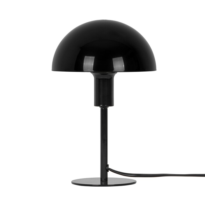 Nadčasová série Ellen Mini od Nordluxu – malé stínítko stolní lampičky poskytuje měkké světlo. Dostupné je v 8 moderních barevných provedeních.  (černá)