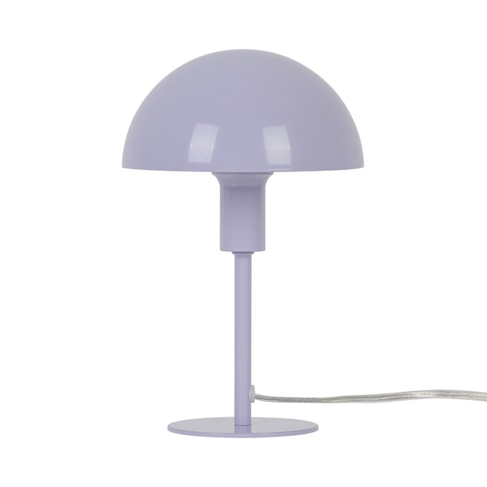 Nadčasová série Ellen Mini od Nordluxu – malé stínítko stolní lampičky poskytuje měkké světlo. Dostupné je v 8 moderních barevných provedeních.  (fialová)