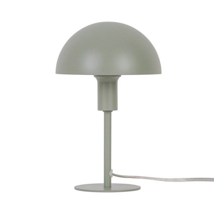 Nadčasová série Ellen Mini od Nordluxu – malé stínítko stolní lampičky poskytuje měkké světlo. Dostupné je v 8 moderních barevných provedeních.  (olivově zelená)