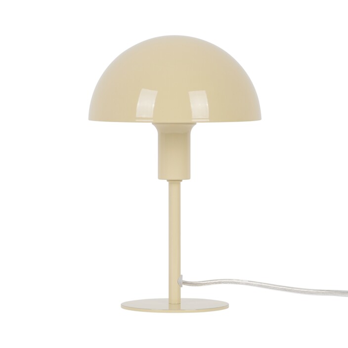 Nadčasová série Ellen Mini od Nordluxu – malé stínítko stolní lampičky poskytuje měkké světlo. Dostupné je v 8 moderních barevných provedeních.  (žlutá)