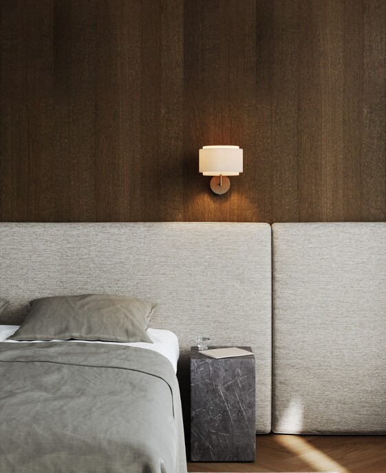 Nástěnné svítidlo Takai od Nordluxu se chlubí velkým stínítkem ze lněného plátna v kombinaci s mosaznou základnou, hodí se tak skvěle do ložnice nebo obývacího pokoje.