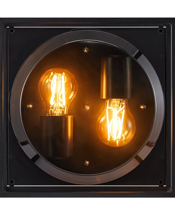 Moderní venkovní stropní svítidlo série Griffin poskytuje díky kouřovému stínítku příjemné osvětlení v tmavých exteriérech.