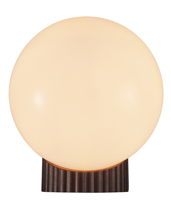 Venkovní nástěnné svítidlo Hayley od Nordluxu je elegantním doplňkem pro váš dům. Hnědý povrch základny v metalickém provedení je doplněn o skleněnou kupoli, která poskytuje příjemné světlo. 