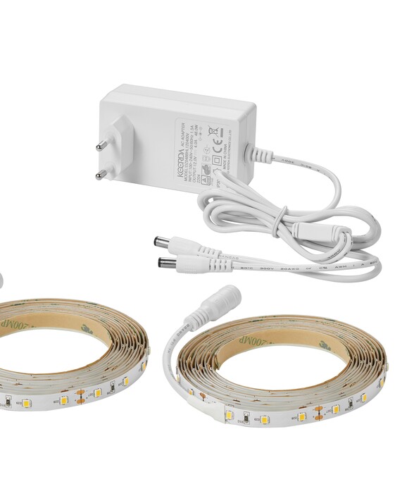 Univerzální LED pásek od Nordluxu, délka 2x500cm, snadná instalace. LED pásek se hodí do všech malých prostorů.