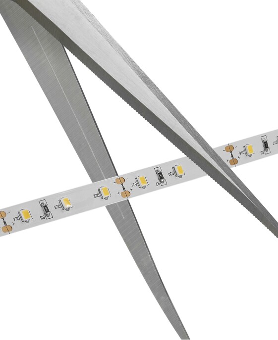Univerzální LED pásek od Nordluxu, délka 2x500cm, snadná instalace. LED pásek se hodí do všech malých prostorů.