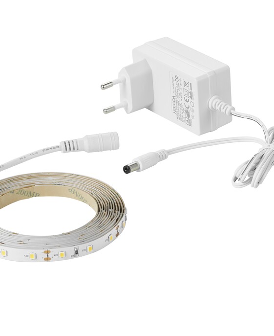 Univerzální LED pásek od Nordluxu, délka 300cm, snadná instalace. LED pásek se hodí do všech malých prostorů.