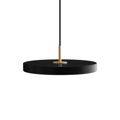 Jednoduché závěsné svítidlo UMAGE Asteria Plus Mini ve tvaru disku. Kovové stínidlo, LED zdroj s možností nastavené barevné teploty, ve 2 barevných provedeních. Kompatibilní s kolejnicemi.