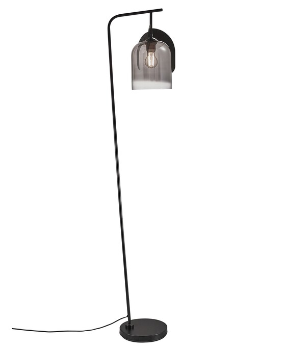Stojací lampa Boshi se stínítkem z kouřového skla poskytne prostoru příjemné osvětlení.