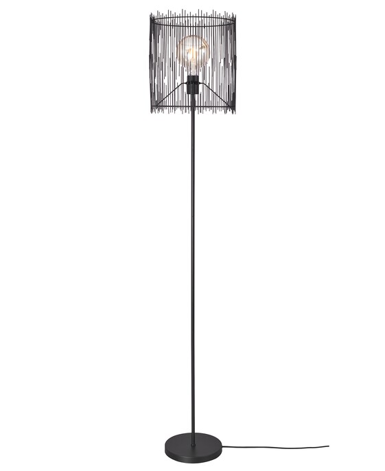 Stojací lampa Elvis se skládá z asymetrických tyčí, které dohromady tvoří elegantní osvětlení místnosti.