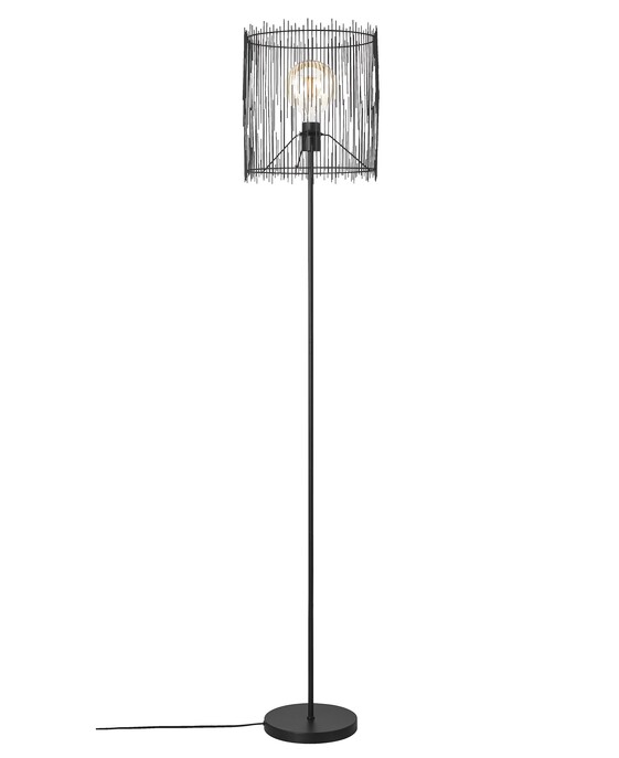 Stojací lampa Elvis se skládá z asymetrických tyčí, které dohromady tvoří elegantní osvětlení místnosti.