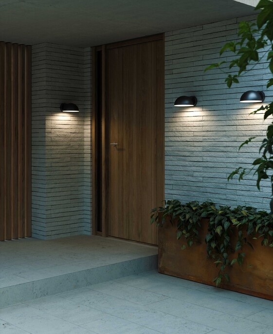 Nástěnné venkovní svítidlo Clarso v moderním designu poskytne příjemné světlo směřující dolů, hodí se na terasu a k domovním dveřim.