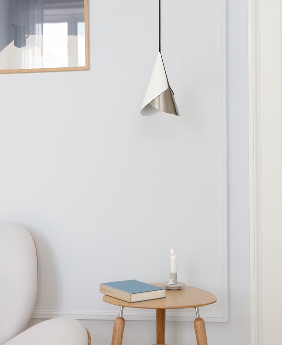 Hliníkové stínítko Umage Corner s flexibilním přizpůsobením toku světla, do kuchyně, ke čtení v 16 barevných provedeních.