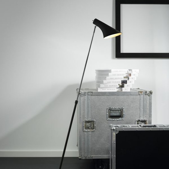 Kvalitní kov, žádné nadbytečné detaily – stojací lampa Nordlux Vanila v bílé nebo černé barvě