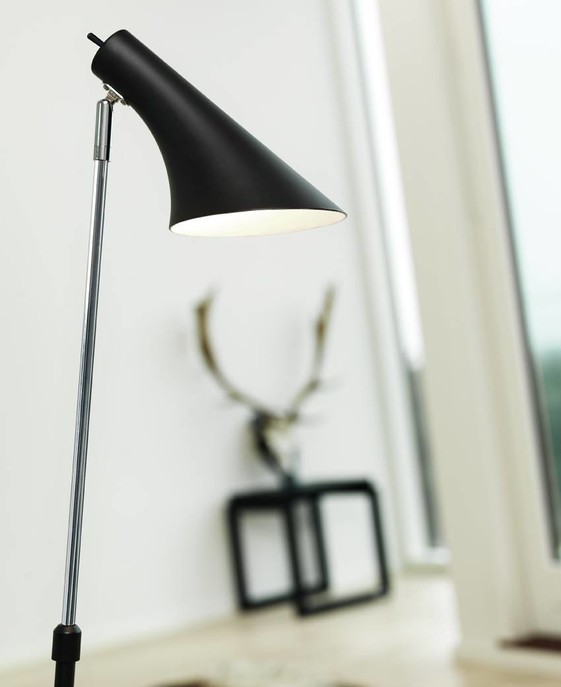Kvalitní kov, žádné nadbytečné detaily – stojací lampa Nordlux Vanila v bílé nebo černé barvě
