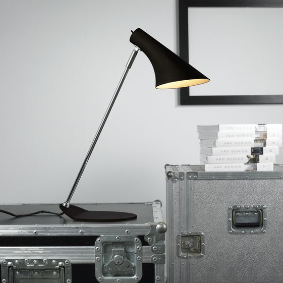 Kvalitní kov, žádné nadbytečné detaily – stolní lampička Nordlux Vanila v bílé nebo černé barvě