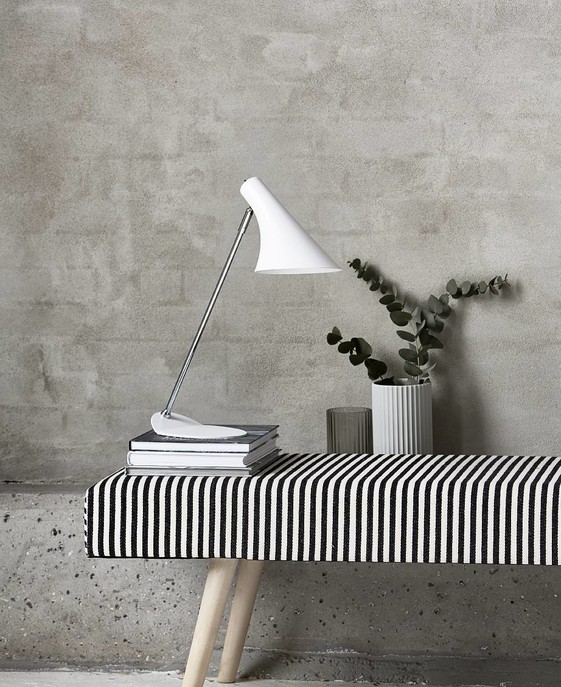 Kvalitní kov, žádné nadbytečné detaily – stolní lampička Nordlux Vanila v bílé nebo černé barvě