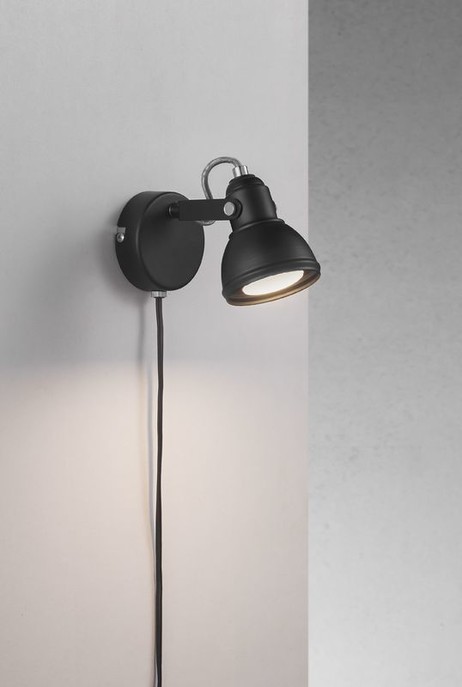 Klasická nástěnná lampička Nordlux Aslak s otočným bodovým světlem ve dvou barvách