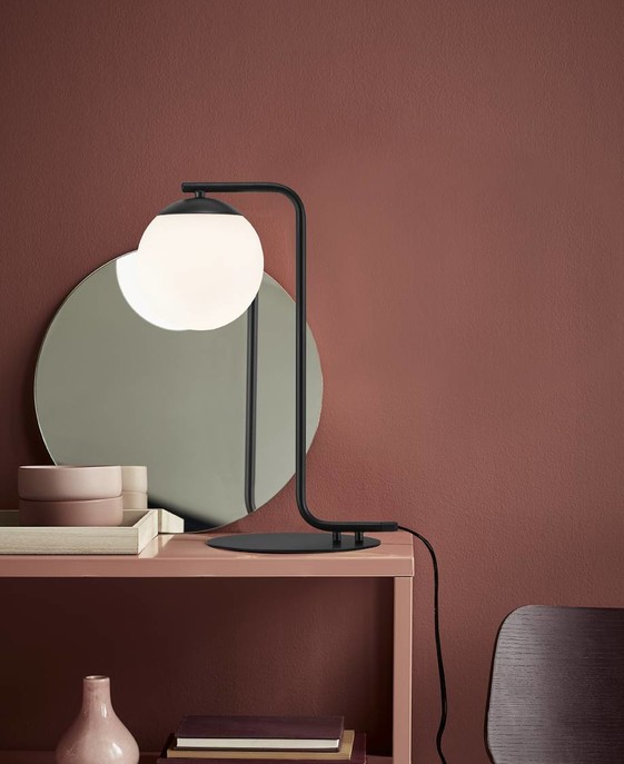 Nordlux Grant - elegantní stolní lampička. Nadčasová kombinace skla, kovu a stylu