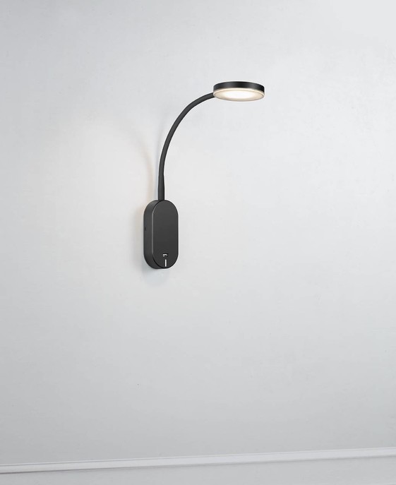 Nástěnná lampa Mason od Nordluxu - jednoduchost dovedená k dokonalosti. S třístupňovým stmívačem a USB konektorem