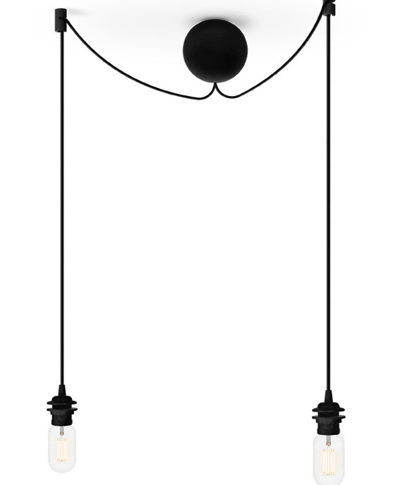 Originální dvojitý závěs UMAGE Cannonball ve tvaru dělové koule. Černý nebo bílý silikon