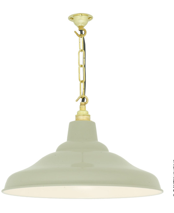 Závěsná lampa School Light od Original BTC. Dostupné verze: hliník, měď nebo lak v několika barvách. Závěs na řetězu