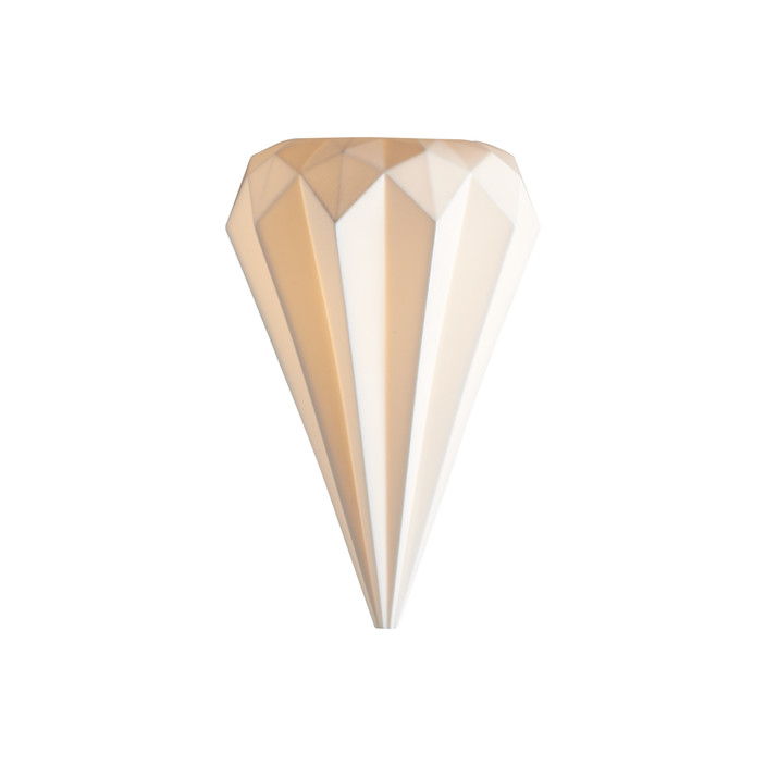Nástěnná lampa Hatton 3 od Original BTC dodá vašemu domovu punc elegance a stylu. Skládaný efekt porcelánového stínítka ve tvaru diamantu vynikne i ve dne. (bílá)