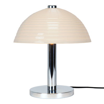Stolní lampička Cosmo od Original BTC ve tvaru porcelánové polokoule se třemi různými povrchy.