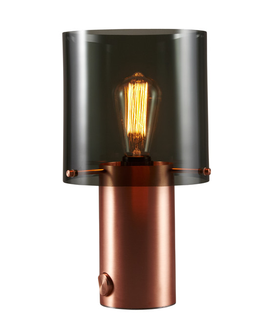 Stmívatelná stolní lampička Walter od Original BTC, mosazná nebo měděná základna, stínítko z opálového nebo antracitového skla, kabel s černým textilním opletením.